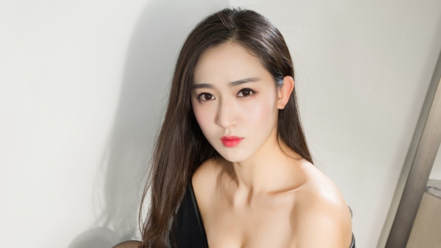 身处美丽灯海中而无暇观赏 泉州交警元宵守护赏灯者